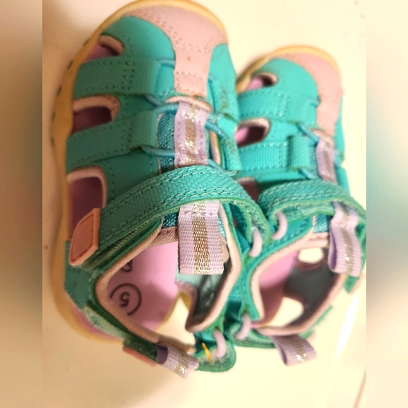 Oshkosh kids sandles - Picture 1 of 3